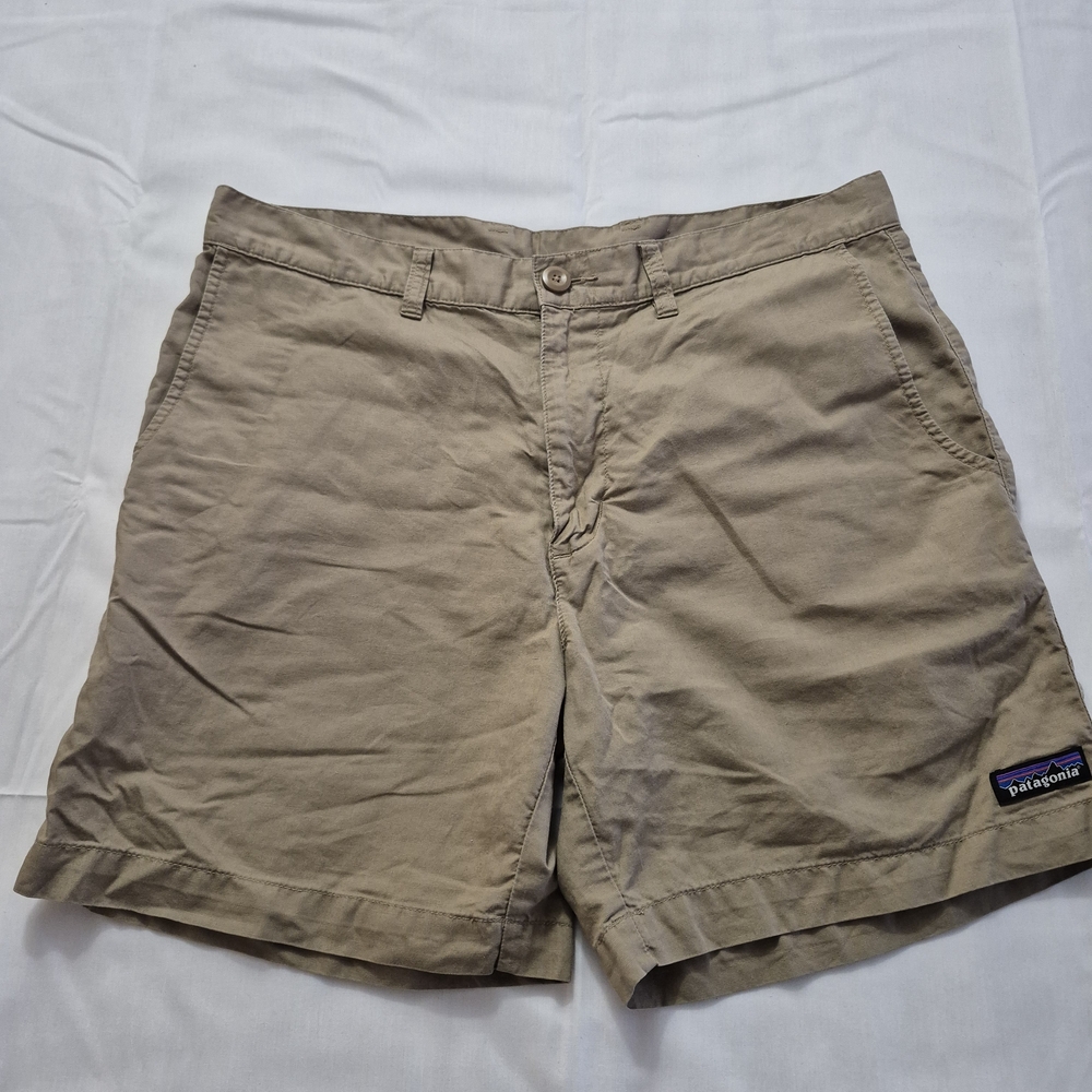 Patagonia men's‎ Tan Shorts Size 32